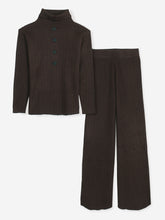 The Kensington Funnel-Neck Ribbed Set (brown)