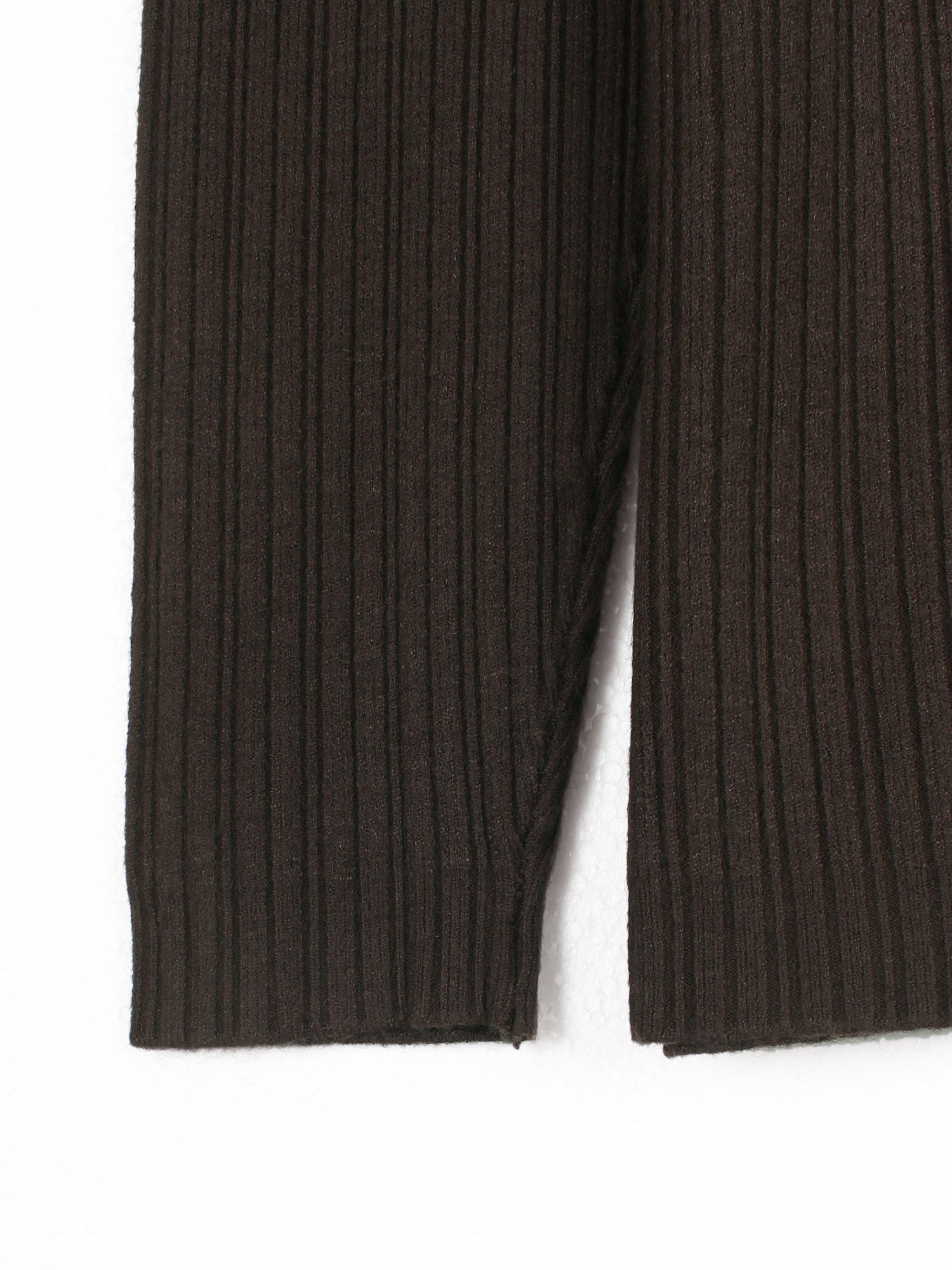 The Kensington Funnel-Neck Ribbed Set (brown)