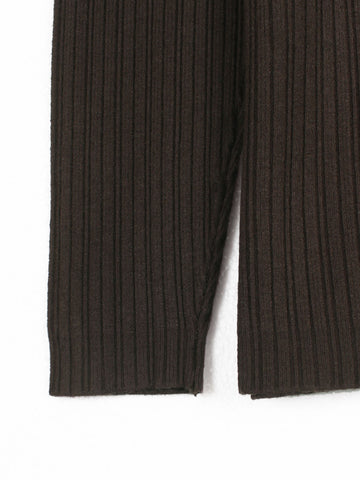 The Kensington Funnel-Neck Ribbed Set (brown)