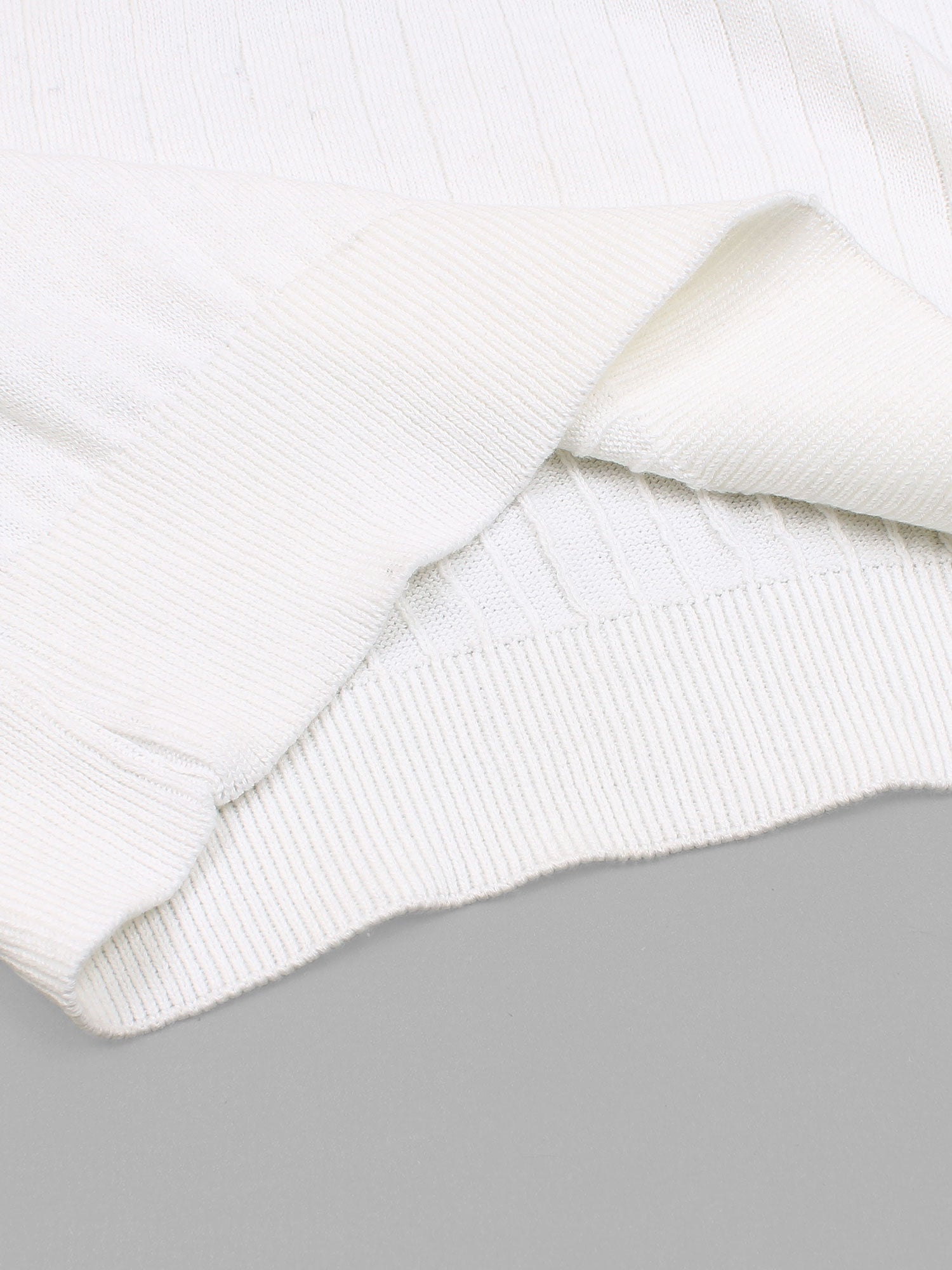 Th knit polo- white