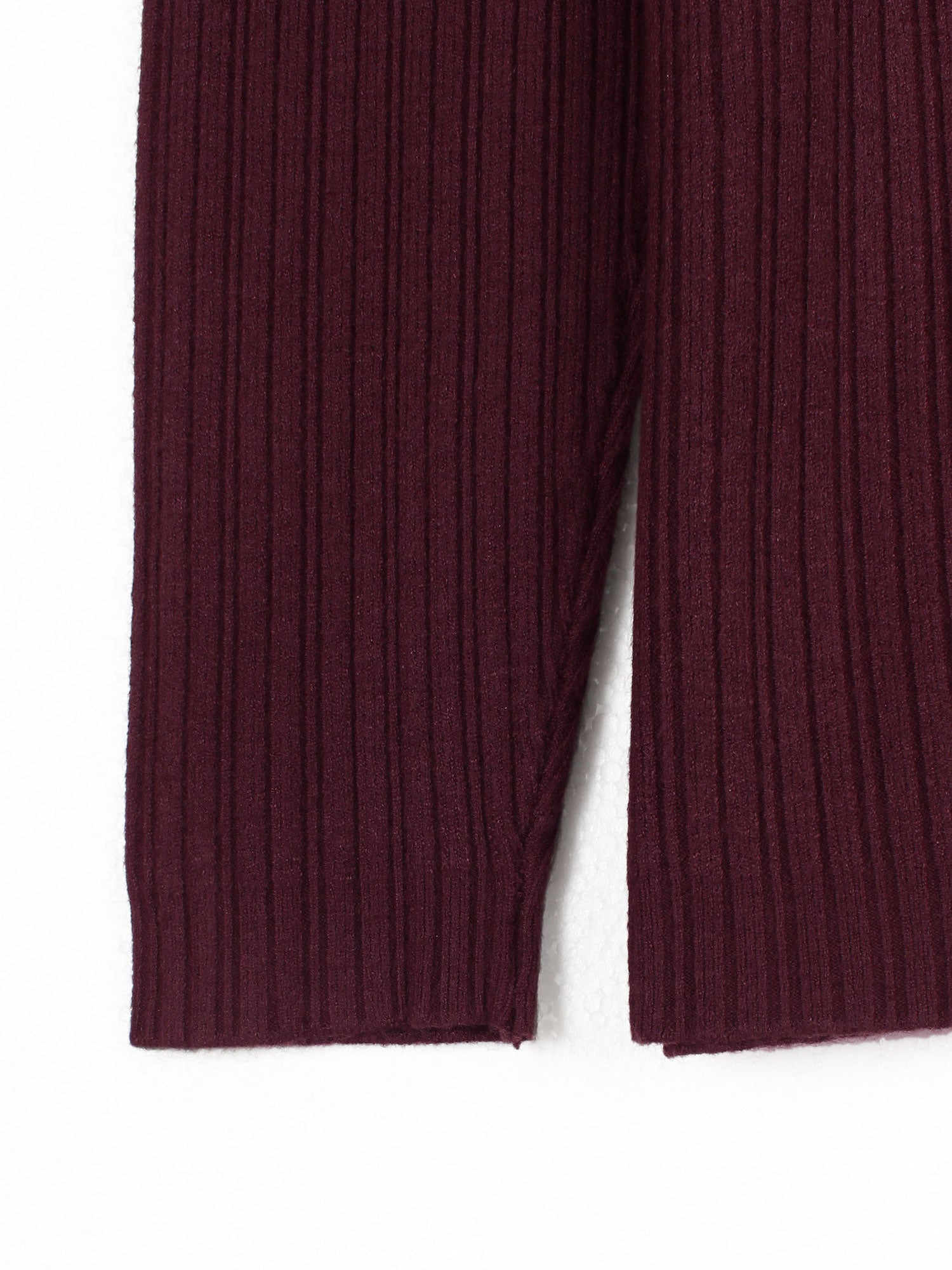 The Kensington Funnel-Neck Ribbed Set (Burgundy)