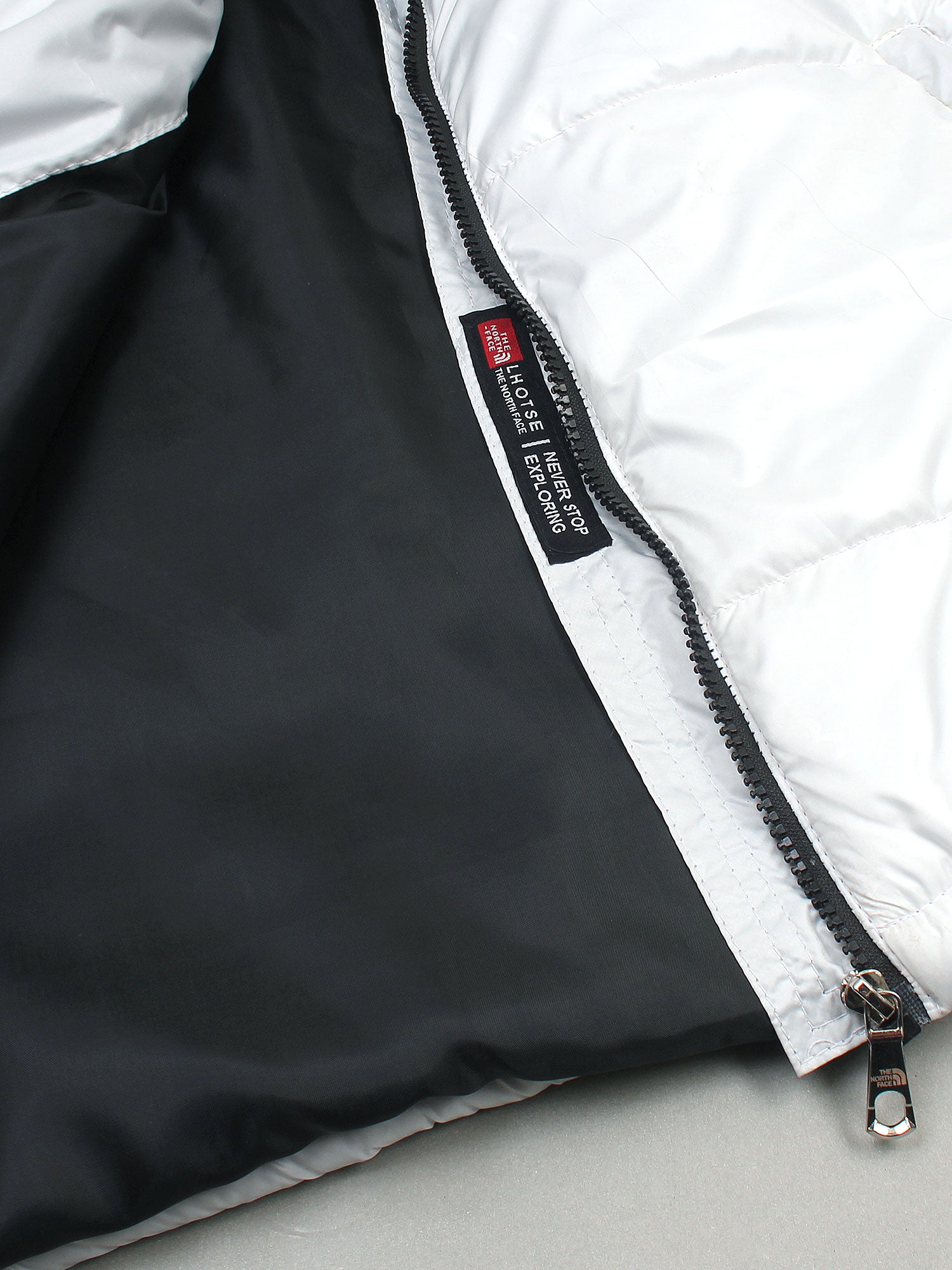 Tnf PUFFER (White)